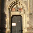 hlavní portál kostela