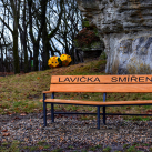 Lavička smíření na podzim