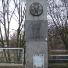 pamětní deska na mostě TGM