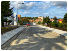 Mostek přes Knovízský potok otevřen, v Mikovicích mají nové chodníky