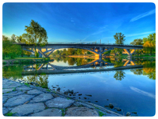 Údržba chodníků na Masarykově mostě dne 11. 10. 2020