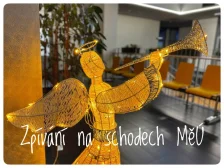 Zpívání na schodech MěÚ (17.12. 2025)