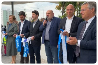 Seifertovo náměstí se po padesáti letech dočkalo nové podoby. Kralupy slavnostně otevřely obnovený park